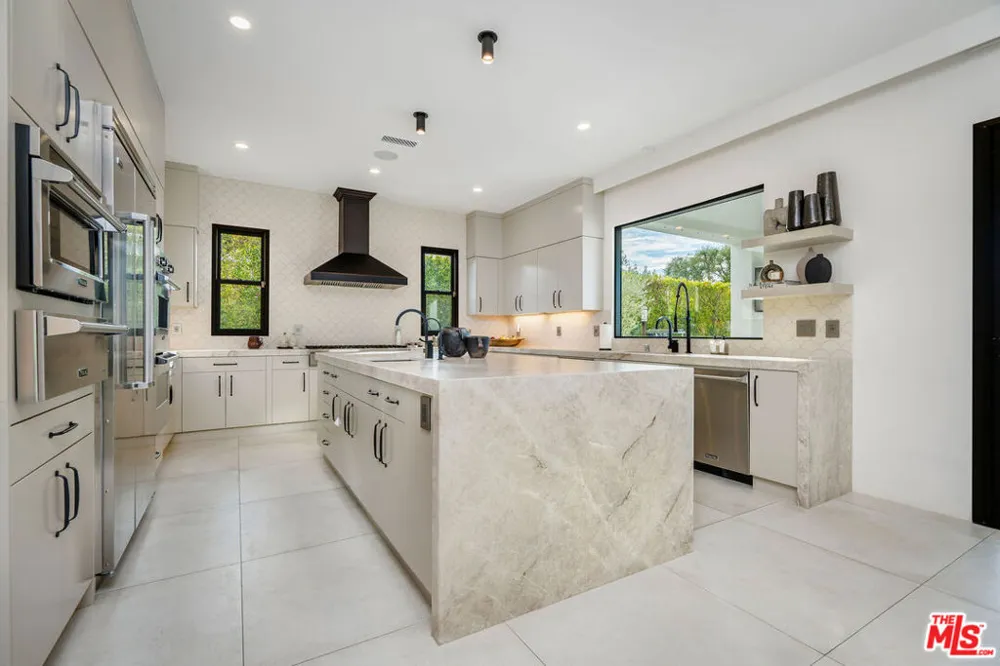 4205 Prado De La Puma Calabasas, CA 91302