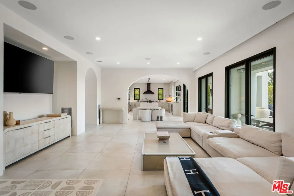 4205 Prado De La Puma Calabasas, CA 91302