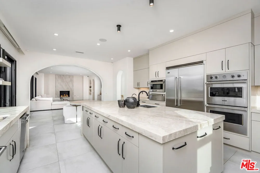 4205 Prado De La Puma Calabasas, CA 91302
