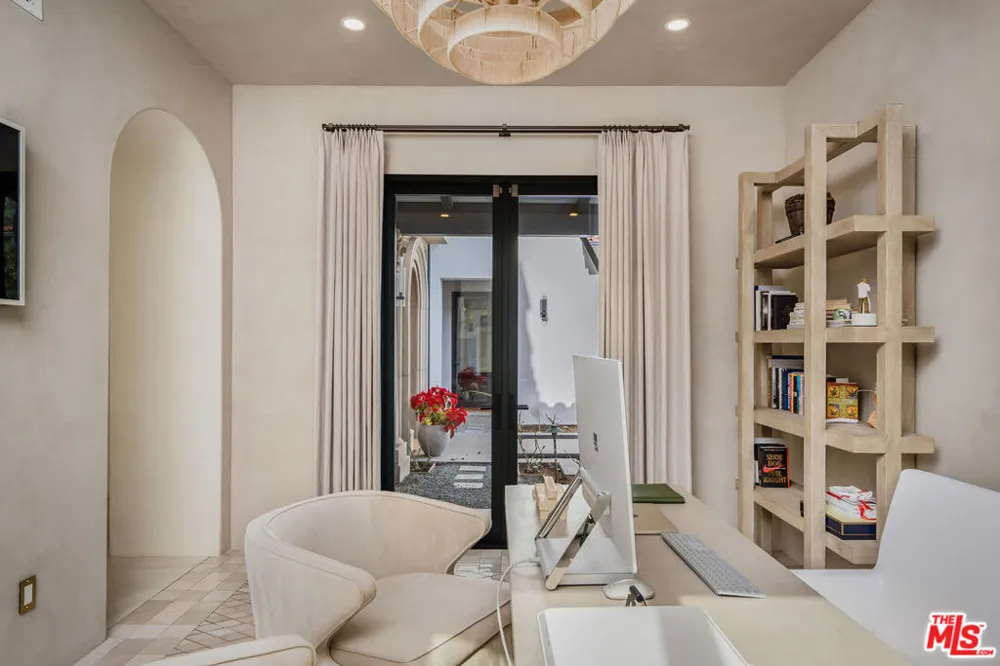 4205 Prado De La Puma Calabasas, CA 91302
