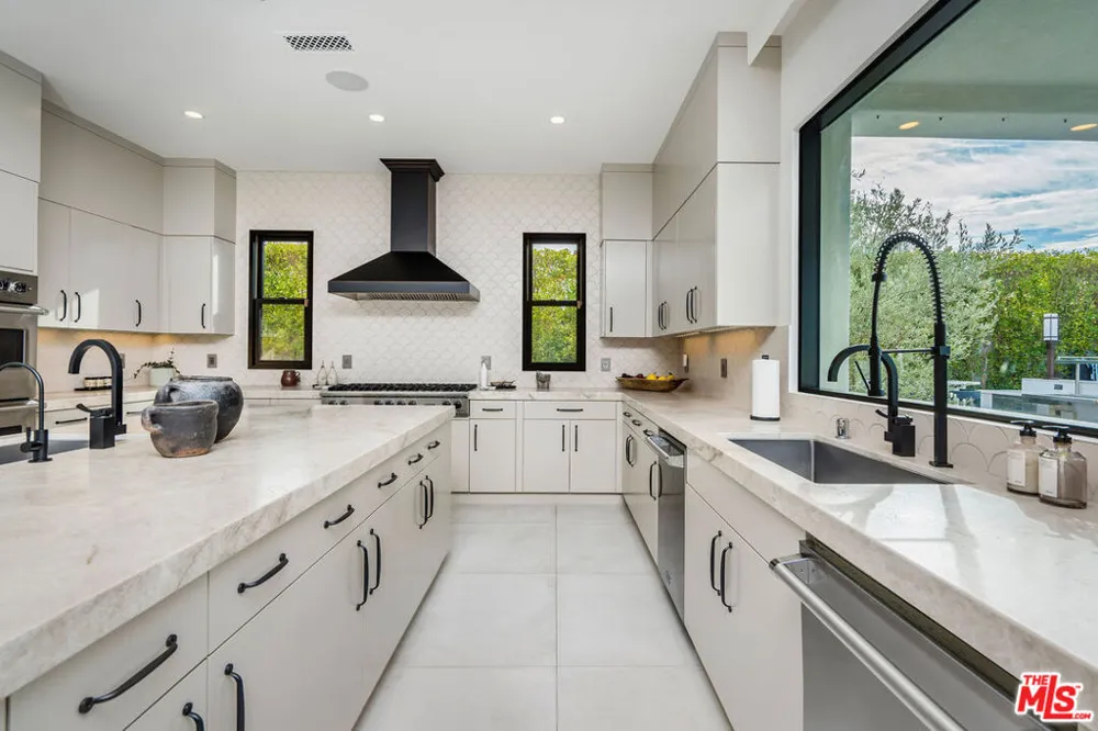 4205 Prado De La Puma Calabasas, CA 91302