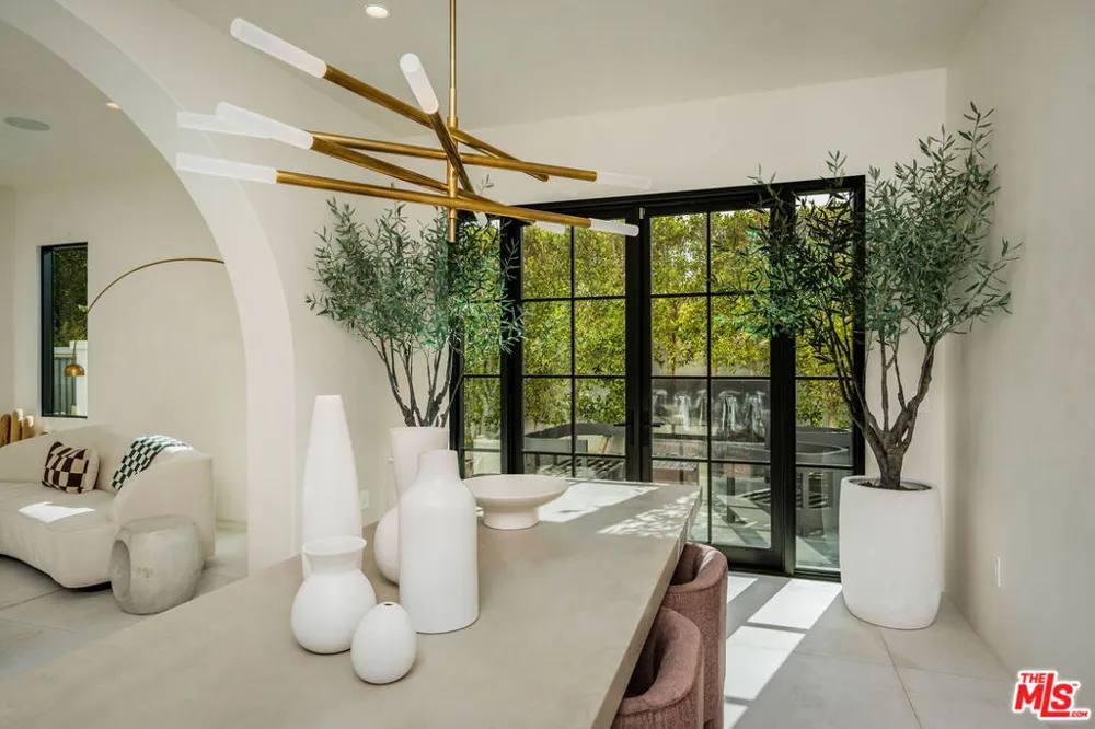 4205 Prado De La Puma Calabasas, CA 91302