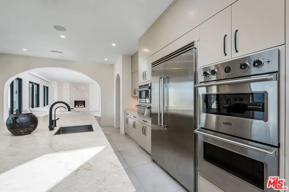 4205 Prado De La Puma Calabasas, CA 91302