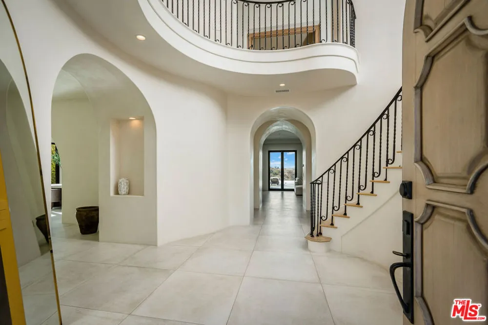 4205 Prado De La Puma Calabasas, CA 91302