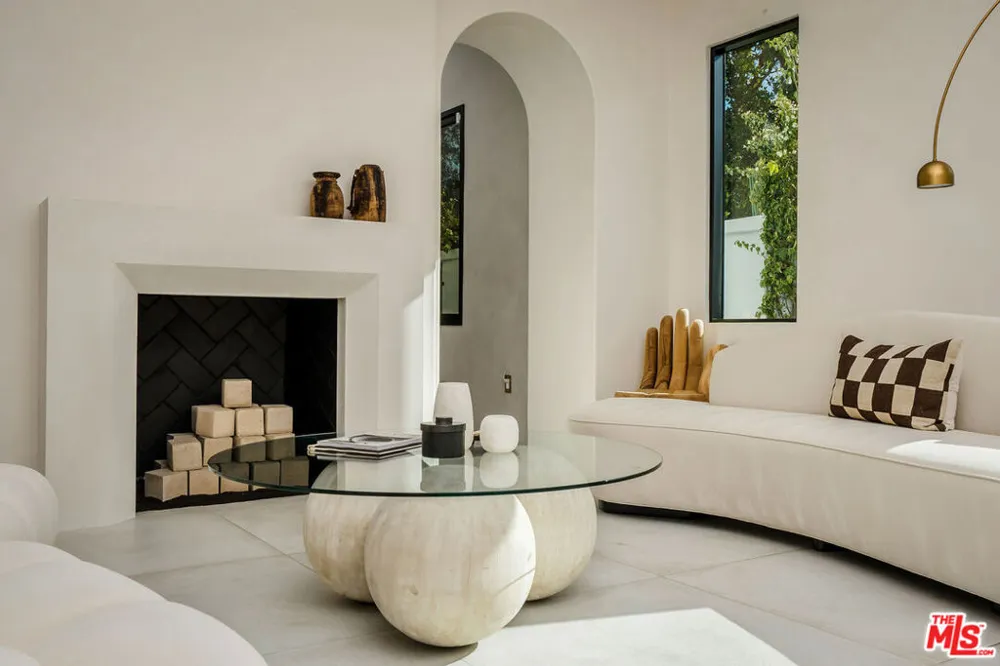 4205 Prado De La Puma Calabasas, CA 91302