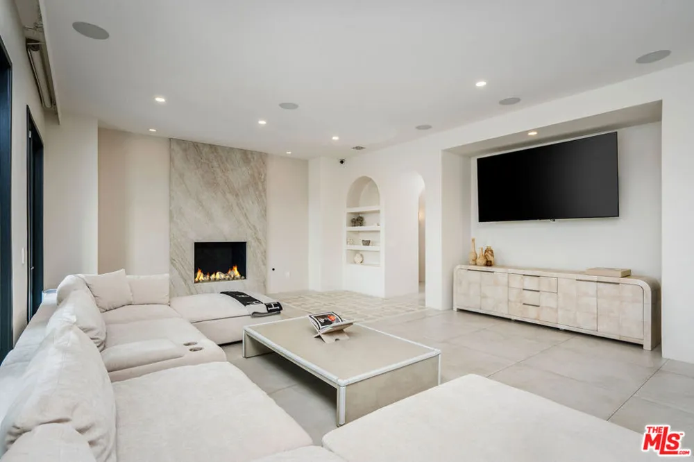 4205 Prado De La Puma Calabasas, CA 91302