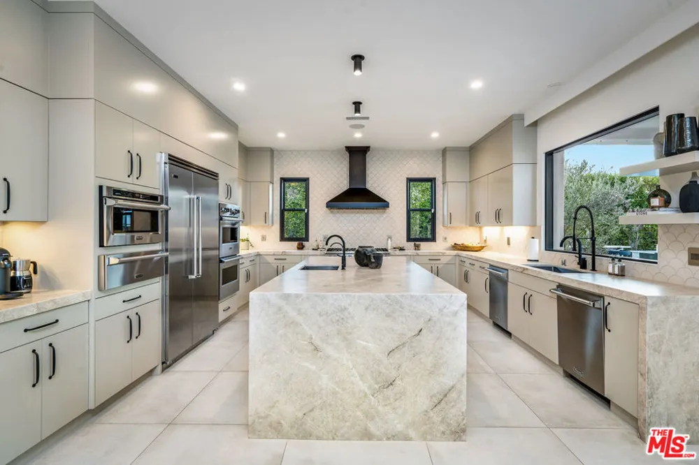 4205 Prado De La Puma Calabasas, CA 91302
