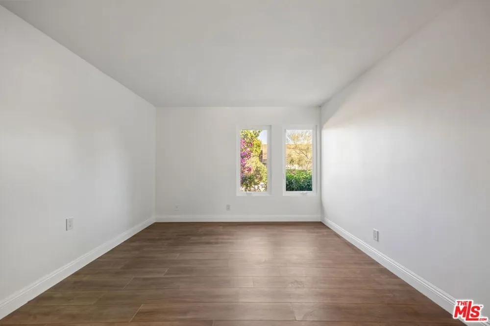 16541 Park Lane Circle Los Angeles, CA 90049