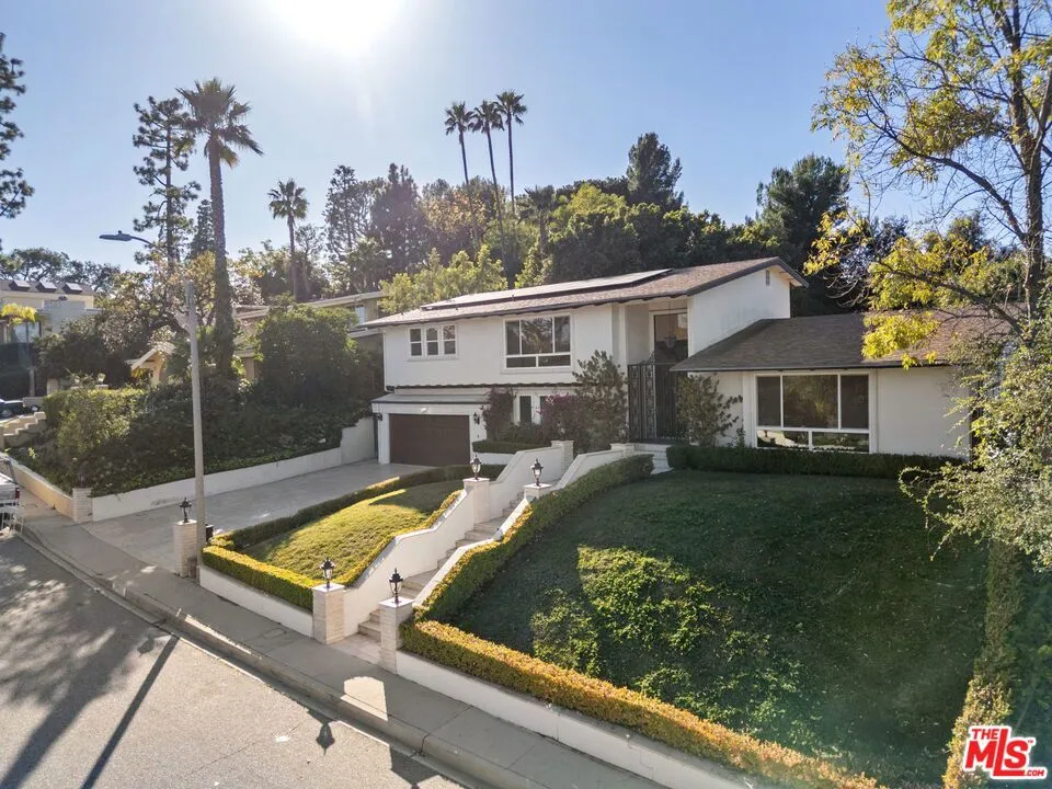 16541 Park Lane Circle Los Angeles, CA 90049