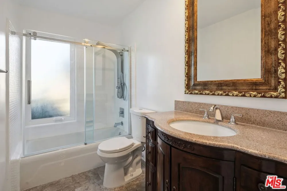 16541 Park Lane Circle Los Angeles, CA 90049