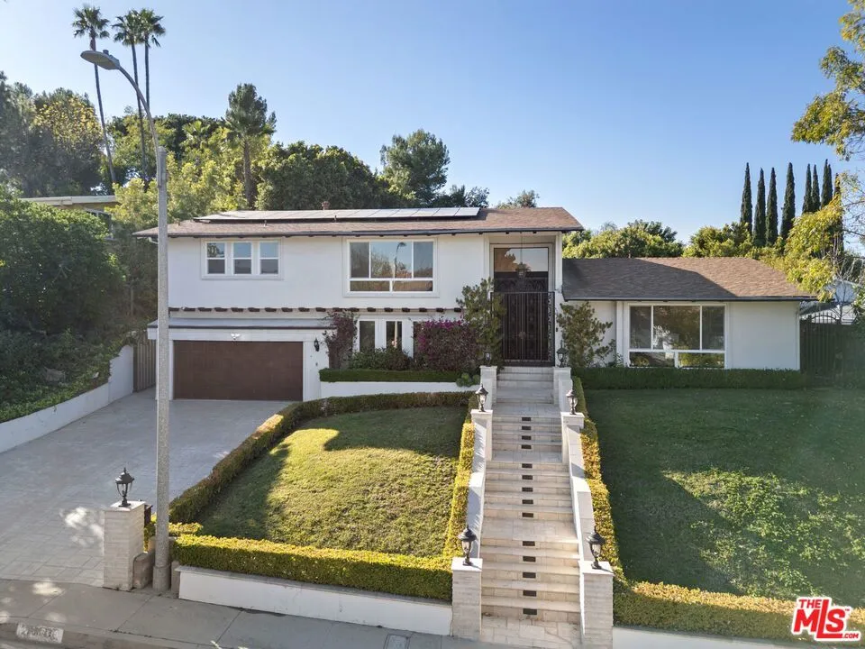 16541 Park Lane Circle Los Angeles, CA 90049