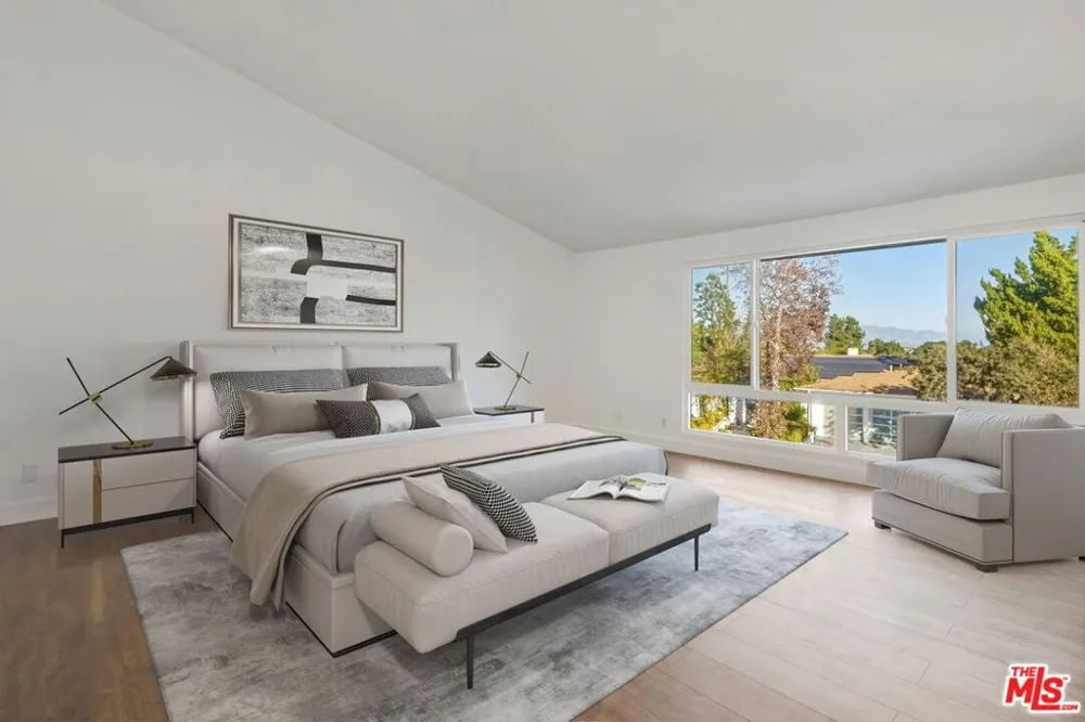 16541 Park Lane Circle Los Angeles, CA 90049