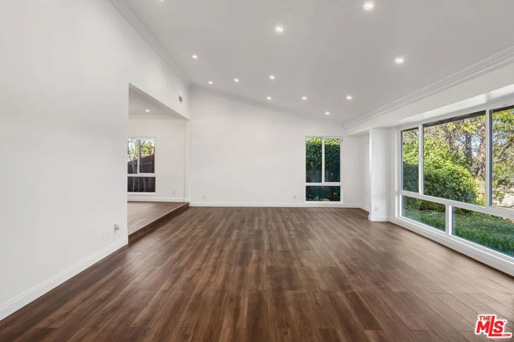 16541 Park Lane Circle Los Angeles, CA 90049