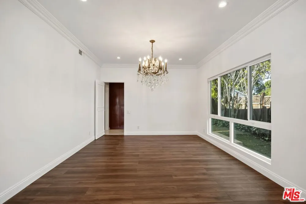16541 Park Lane Circle Los Angeles, CA 90049
