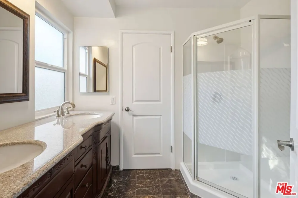 16541 Park Lane Circle Los Angeles, CA 90049