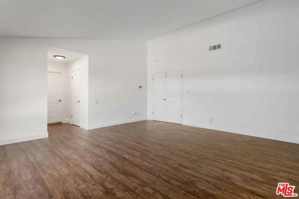 16541 Park Lane Circle Los Angeles, CA 90049