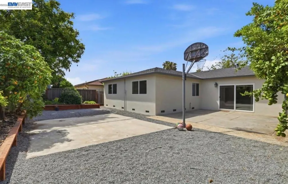 2362 Renfield Way San Jose, CA 95148