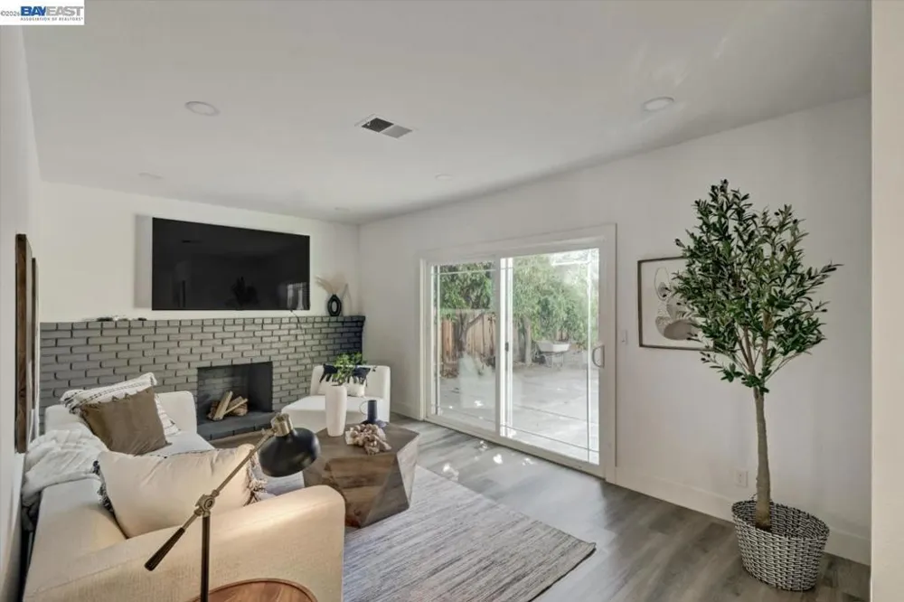 2362 Renfield Way San Jose, CA 95148