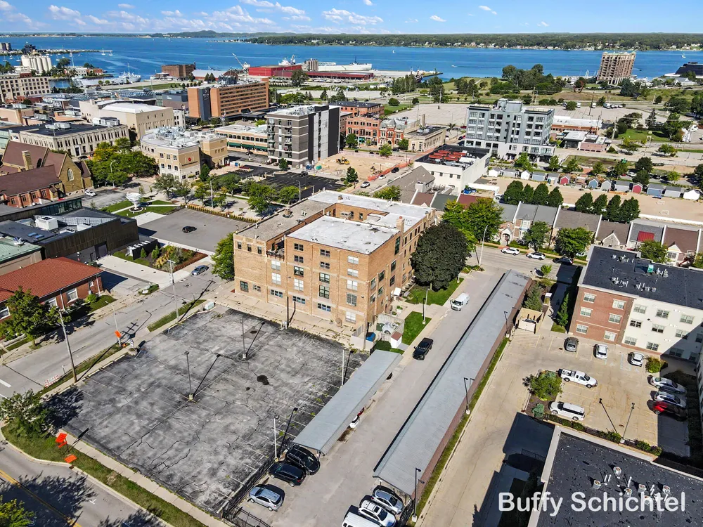 297 W Clay Avenue #211 Muskegon, MI 49440