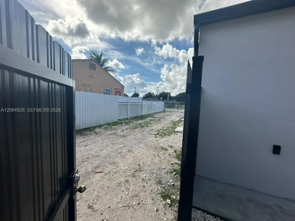 2377 NW 84th St #N/A Miami, FL 33147