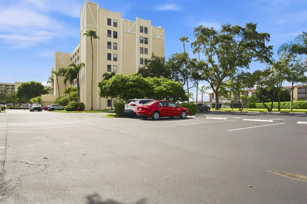 7290 Kinghurst Drive #403 Delray Beach, FL 33446