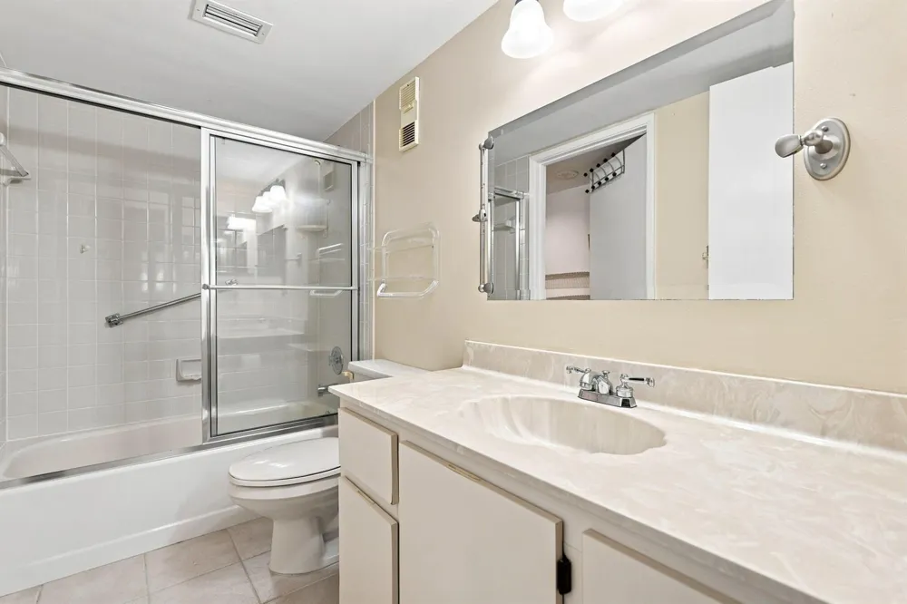 7290 Kinghurst Drive #403 Delray Beach, FL 33446