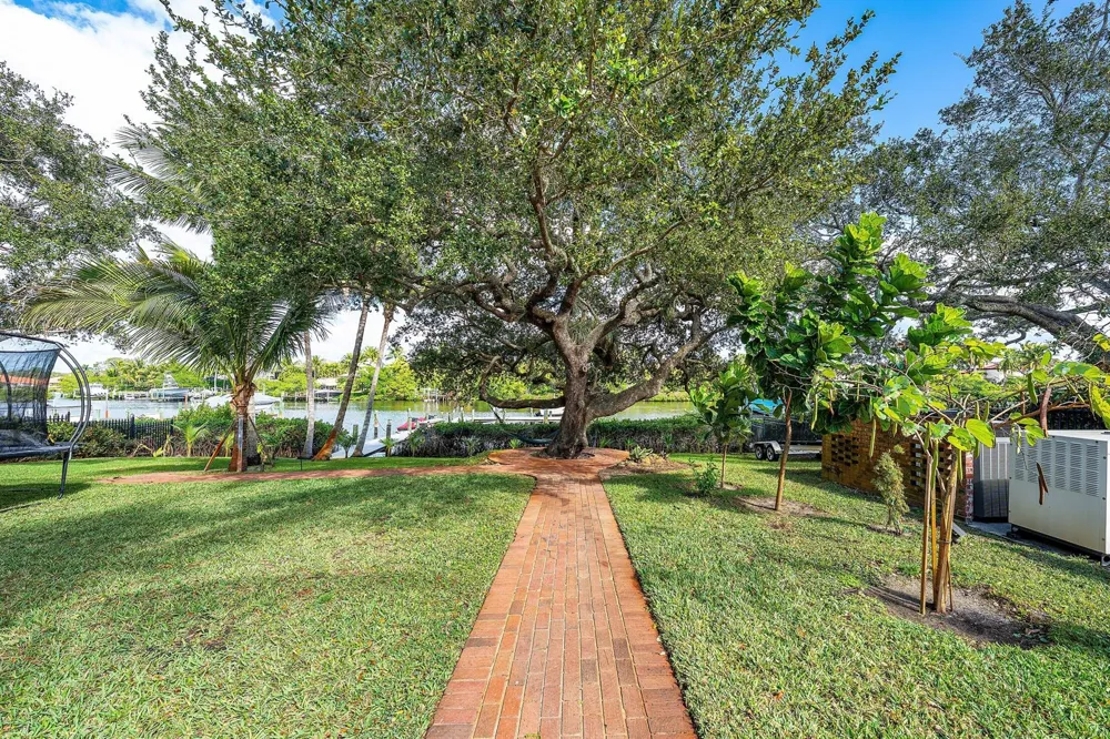 19153 SE Jupiter River Drive Jupiter, FL 33458