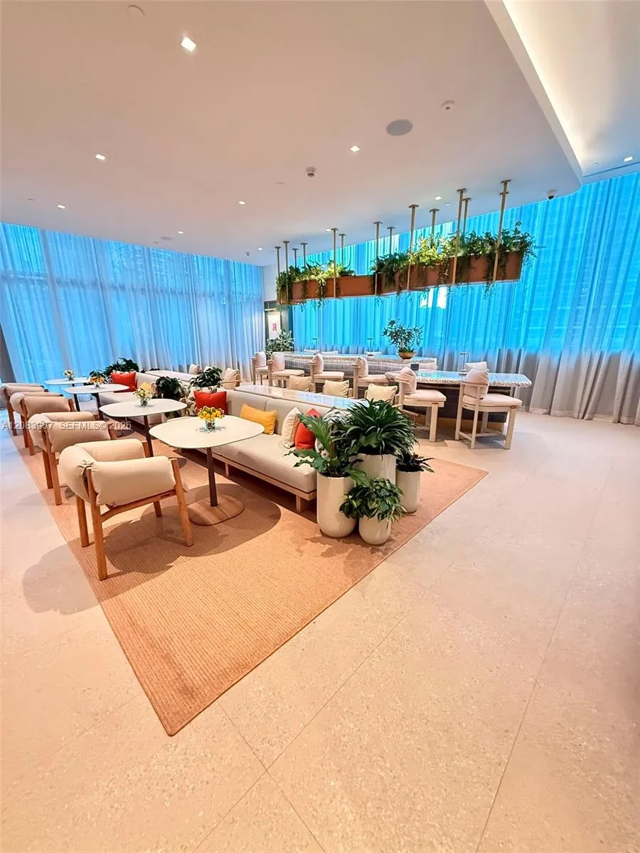 77 SE 5th St #2201 Miami, FL 33131