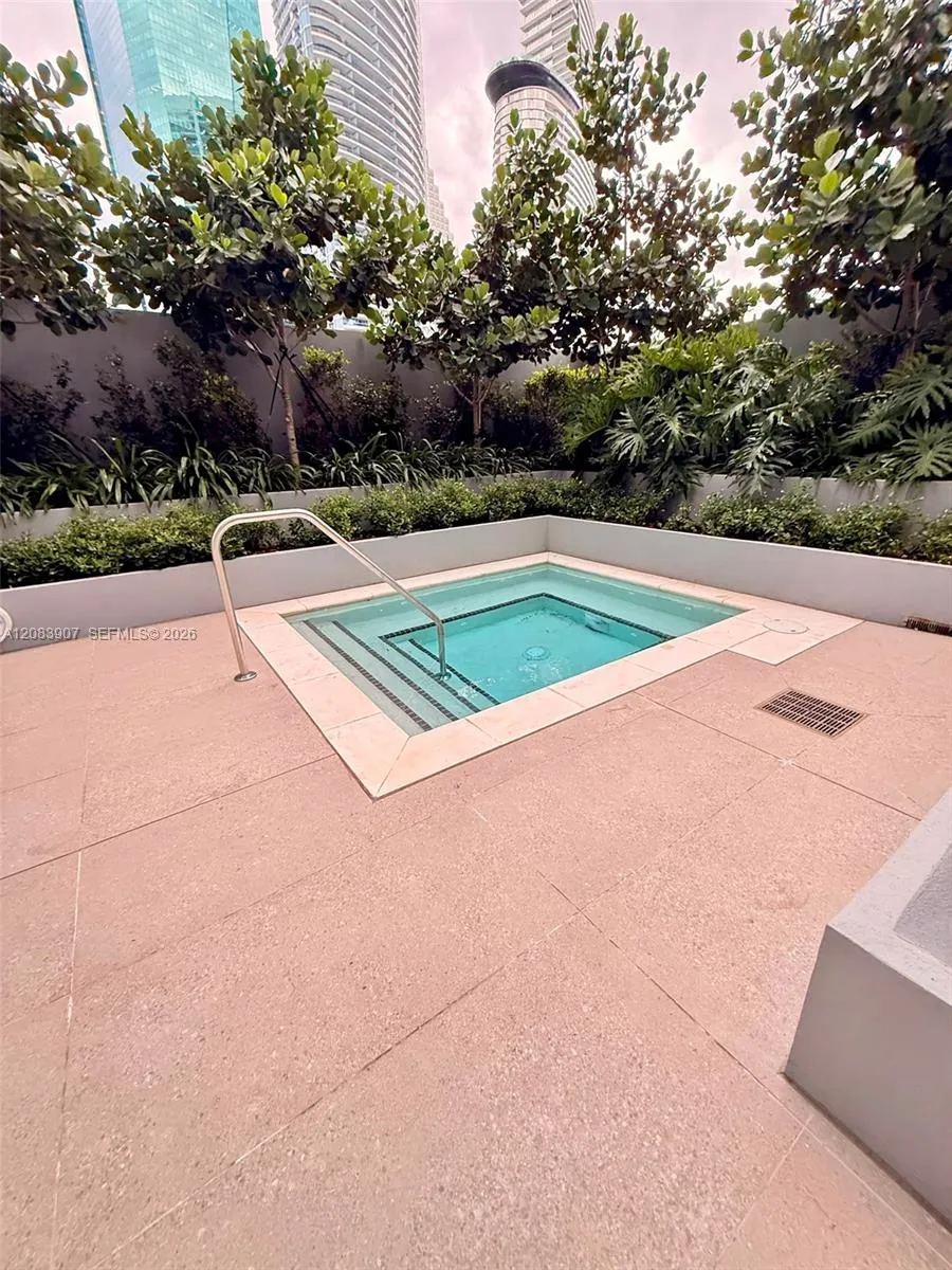 77 SE 5th St #2201 Miami, FL 33131