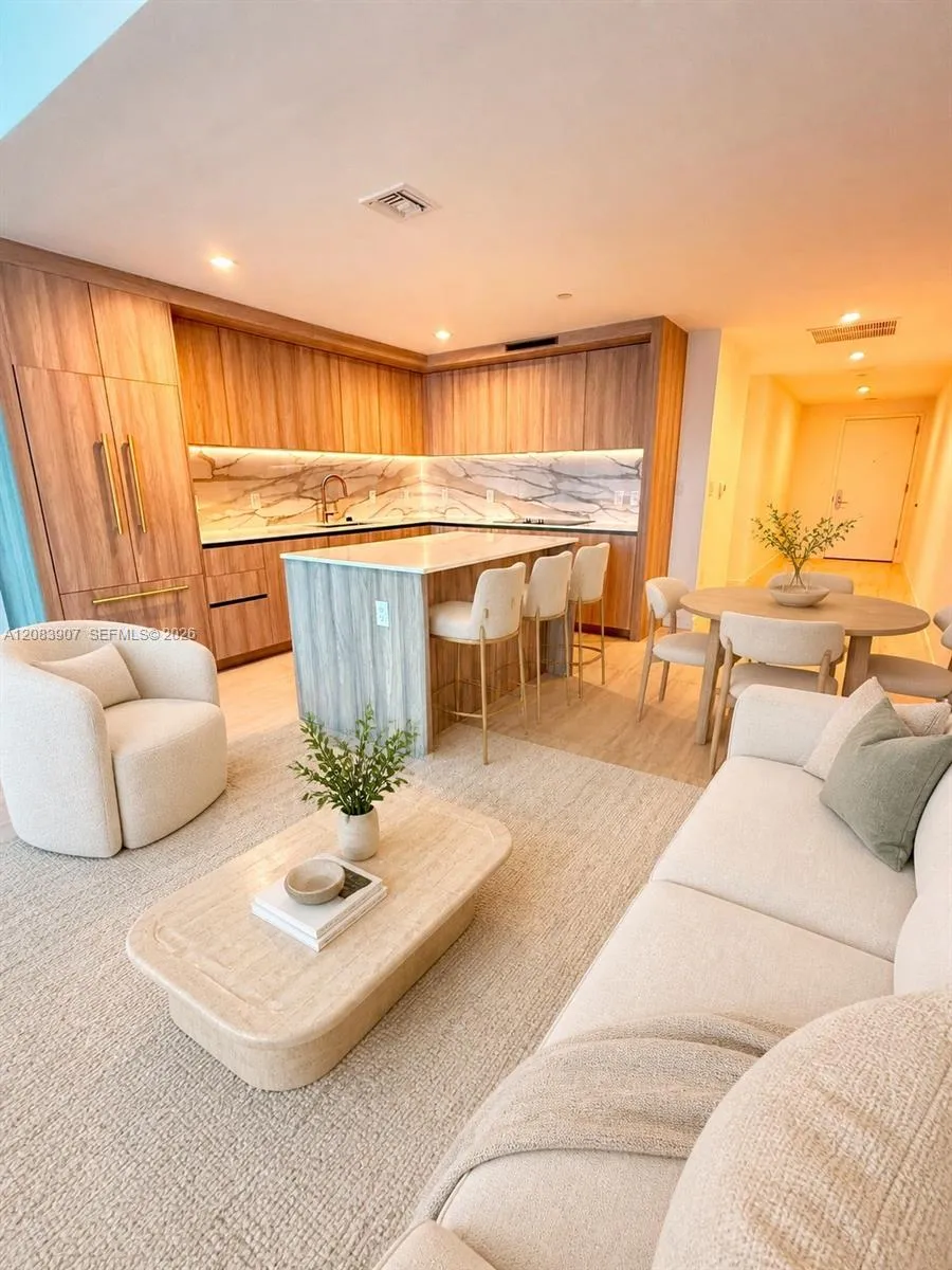 77 SE 5th St #2201 Miami, FL 33131