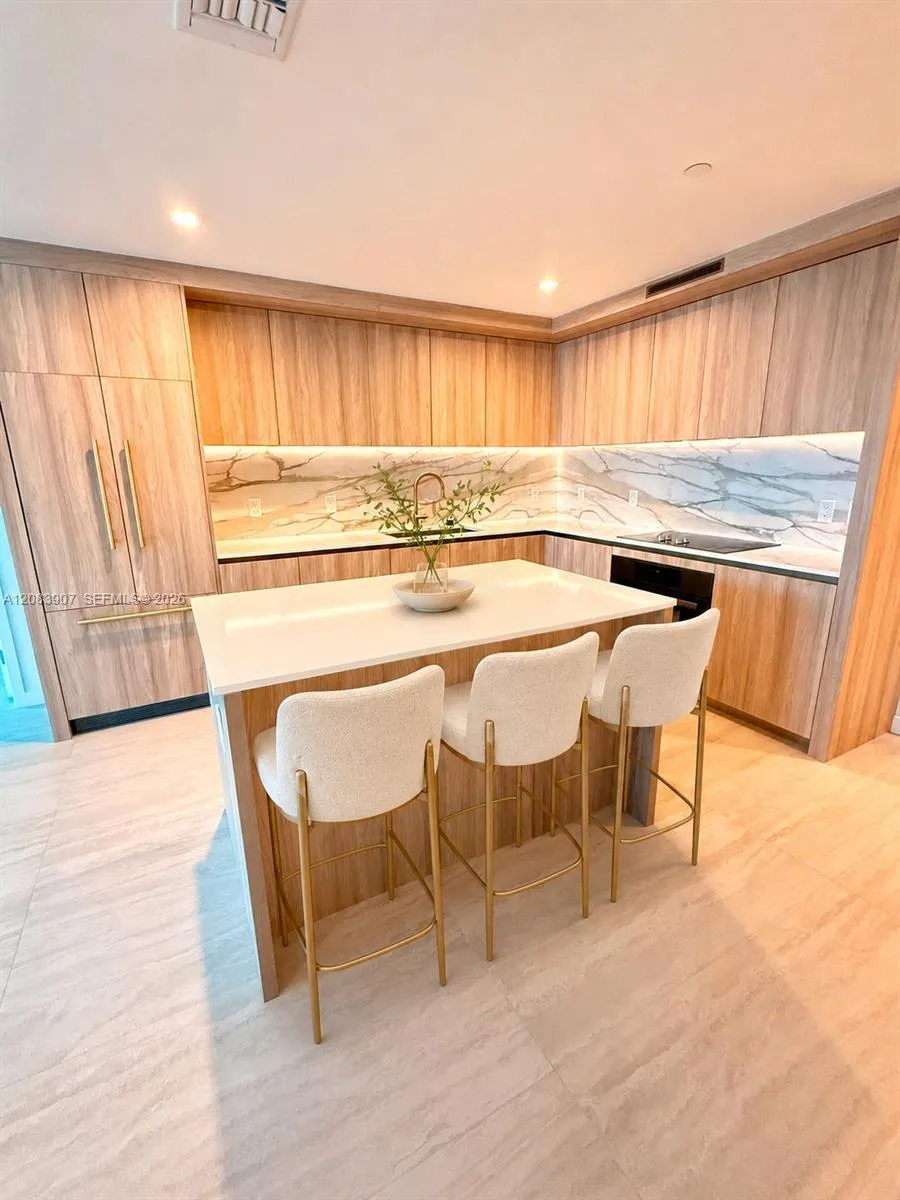 77 SE 5th St #2201 Miami, FL 33131