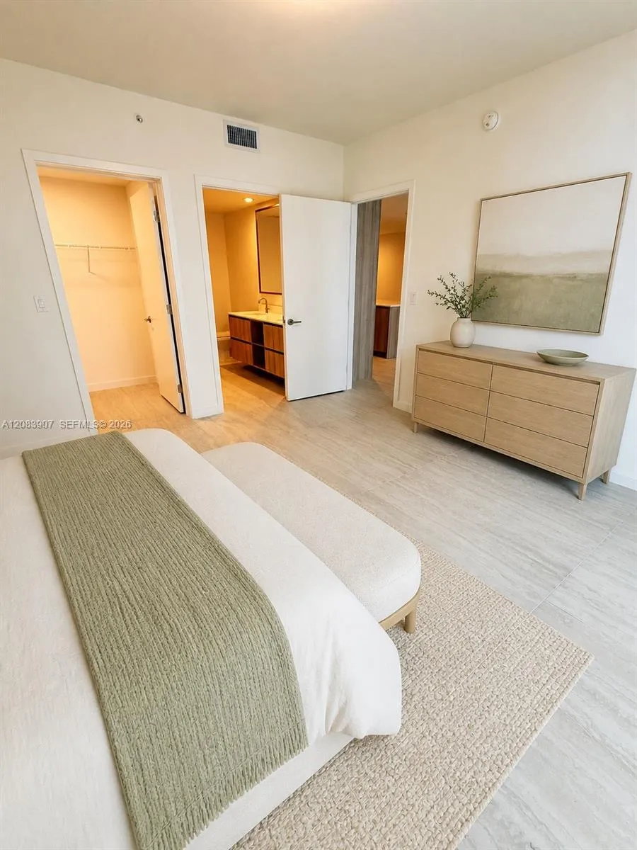 77 SE 5th St #2201 Miami, FL 33131