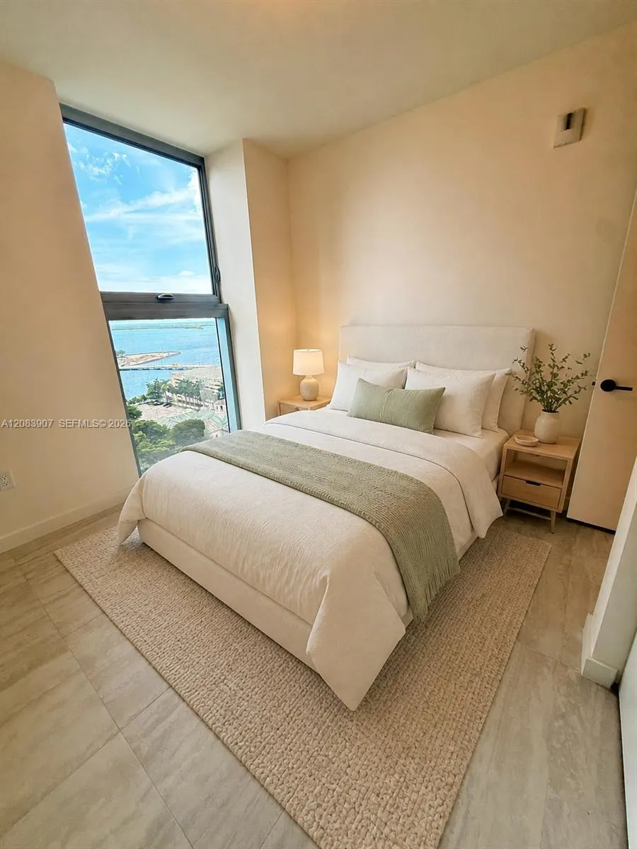 77 SE 5th St #2201 Miami, FL 33131