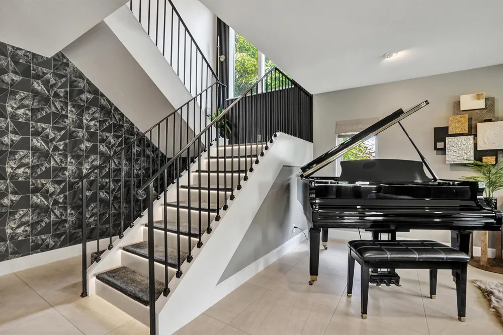 738 MIDDLE RIVER DRIVE Fort Lauderdale, FL 33304