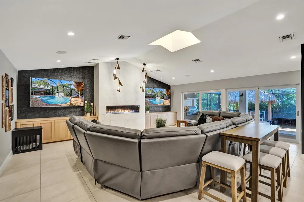 738 MIDDLE RIVER DRIVE Fort Lauderdale, FL 33304