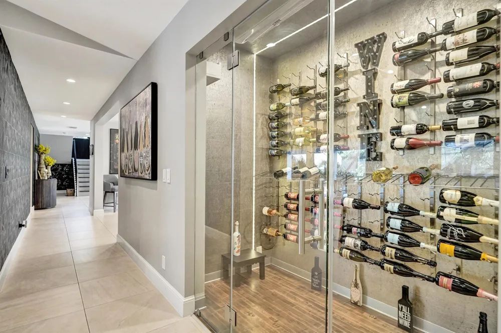 738 MIDDLE RIVER DRIVE Fort Lauderdale, FL 33304