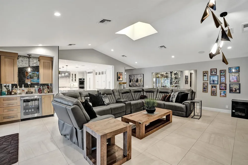 738 MIDDLE RIVER DRIVE Fort Lauderdale, FL 33304