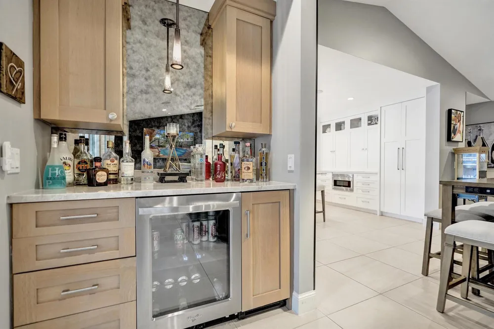 738 MIDDLE RIVER DRIVE Fort Lauderdale, FL 33304