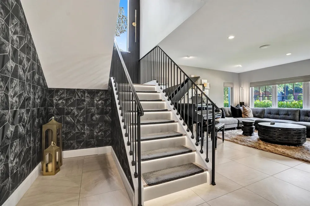 738 MIDDLE RIVER DRIVE Fort Lauderdale, FL 33304