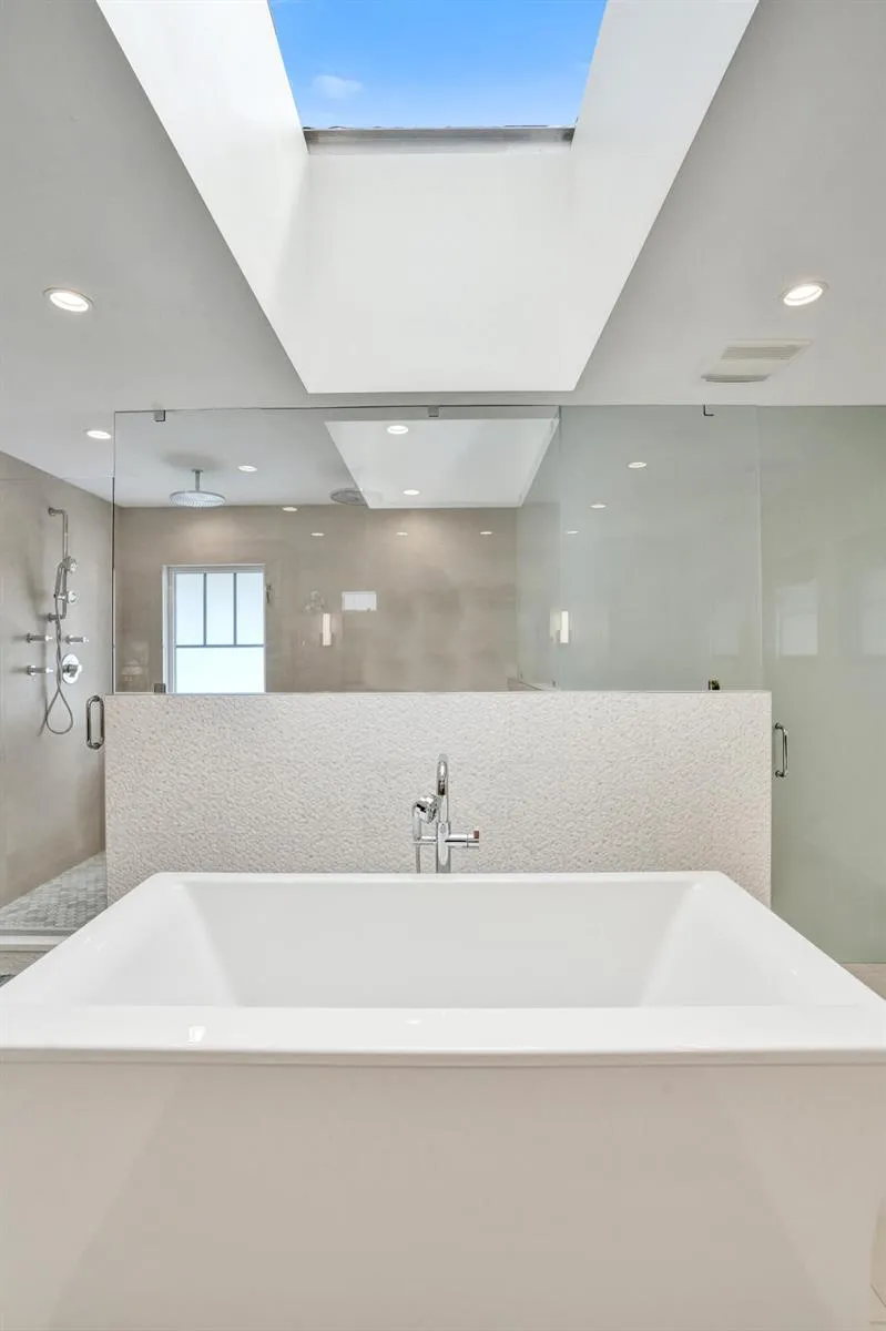 738 MIDDLE RIVER DRIVE Fort Lauderdale, FL 33304