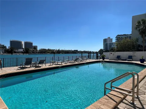 10101 E Bay Harbor Dr #301