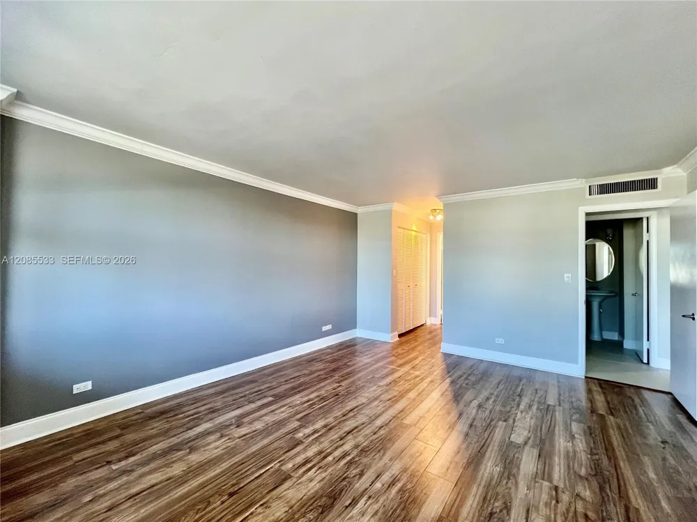 10101 E Bay Harbor Dr #301 Bay Harbor Islands, FL 33154
