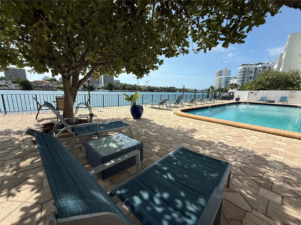 10101 E Bay Harbor Dr #301 Bay Harbor Islands, FL 33154