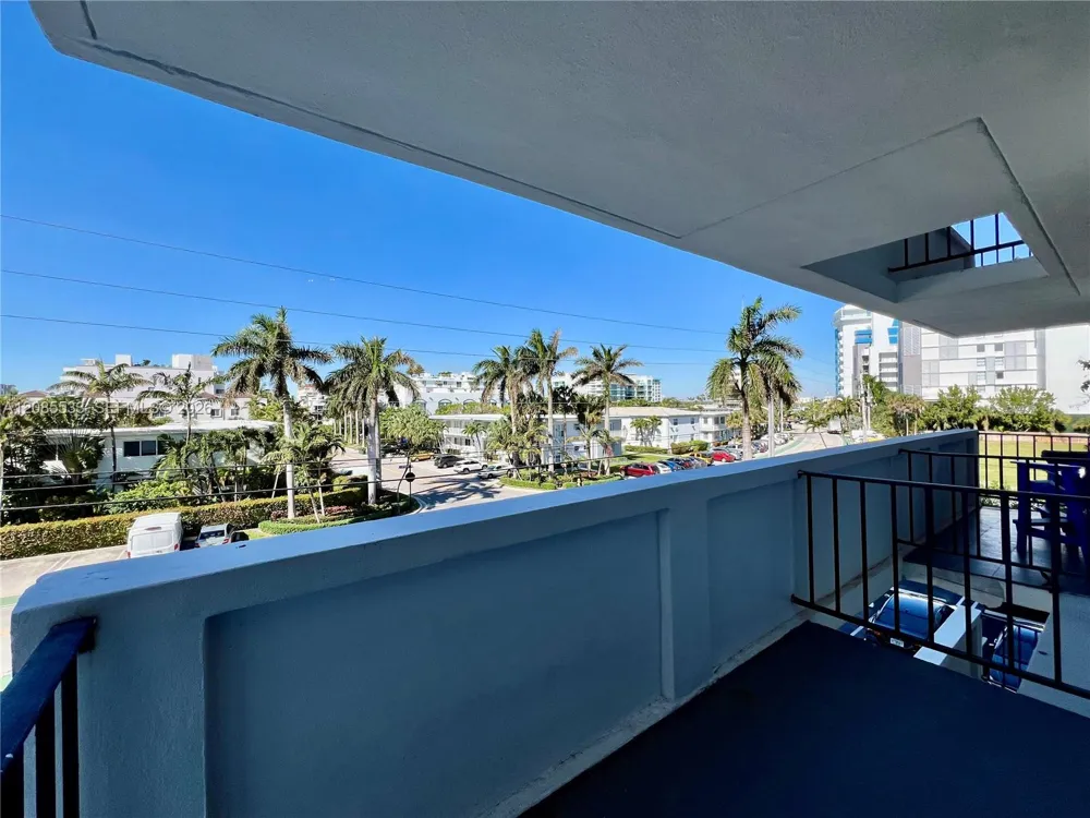 10101 E Bay Harbor Dr #301 Bay Harbor Islands, FL 33154
