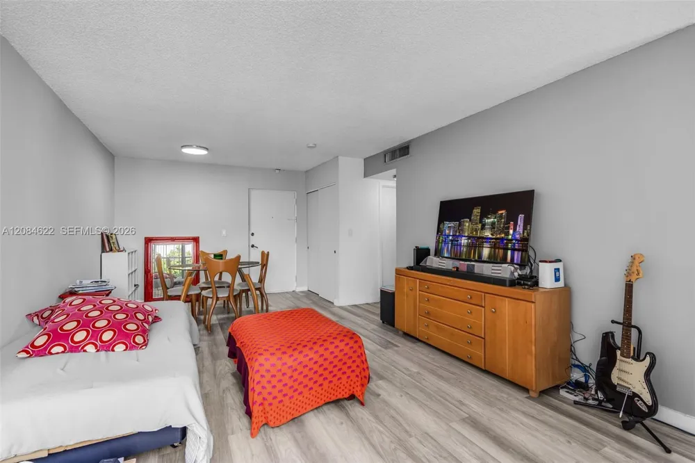 17620 Atlantic Blvd #315 Sunny Isles Beach, FL 33160