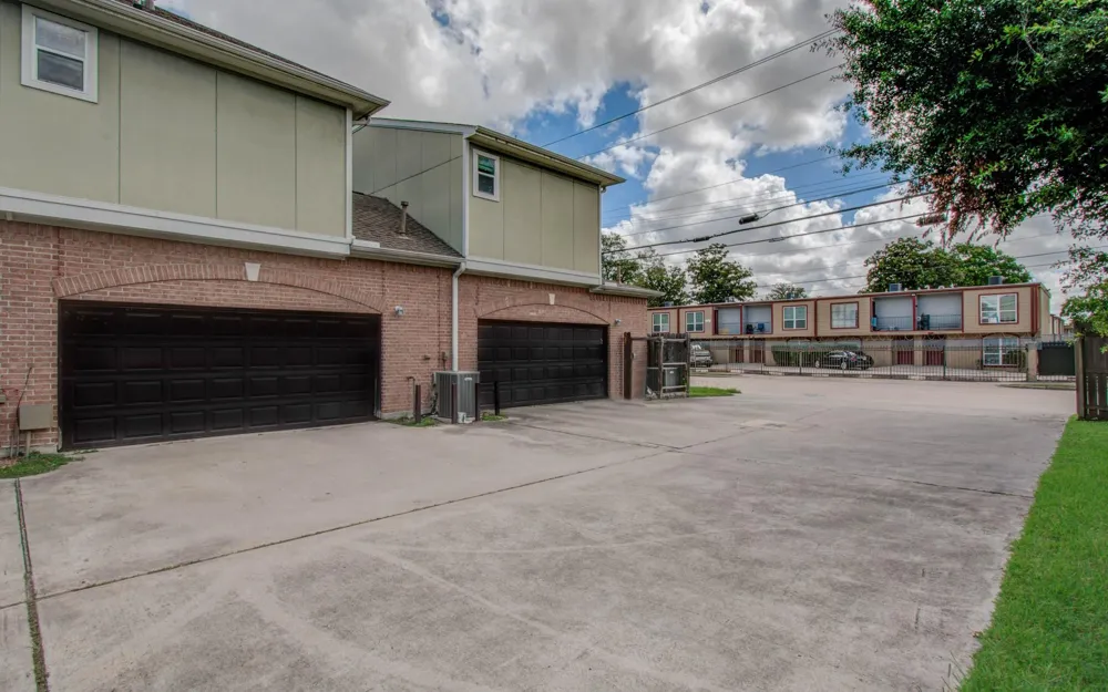 10205 Brooktree Drive Houston, TX 77043