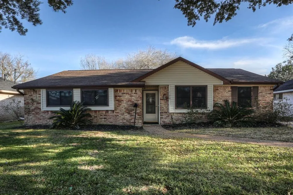 11010 Sagecrest Lane Houston, TX 77089