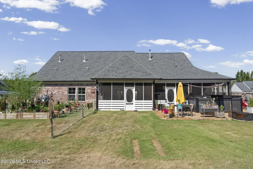 3256 Grayson Creek Drive Southaven, MS 38672