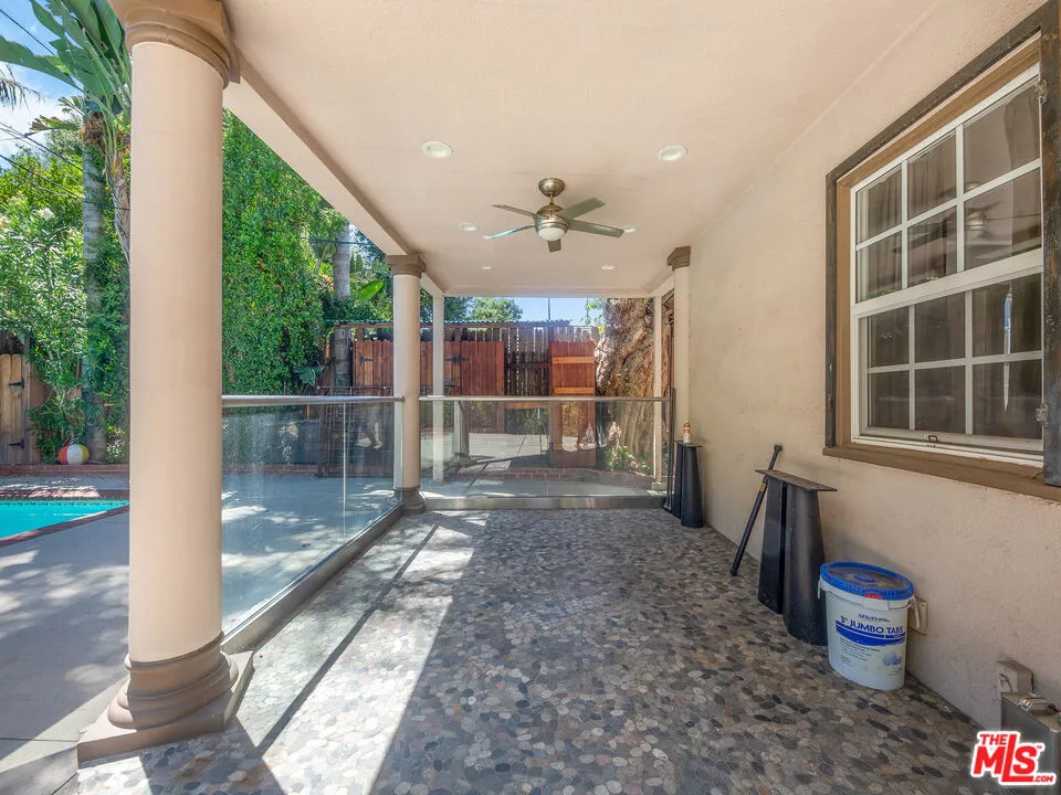 22018 Dumetz Road Woodland Hills, CA 91364