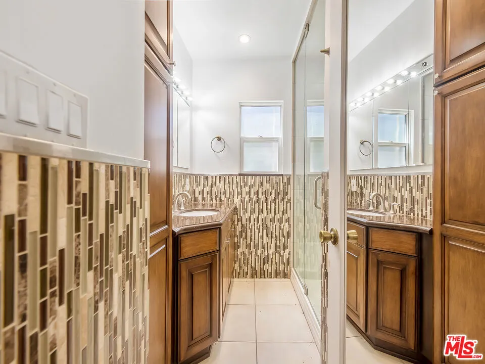 22018 Dumetz Road Woodland Hills, CA 91364